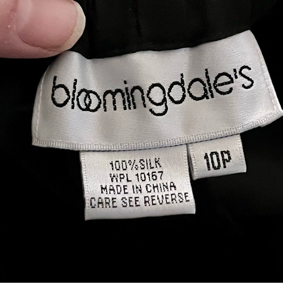 Bloomingdale’s Silk Black Slacks Pants Zip Button Size 10 P Sleek Witchy Vampire - Picture 10 of 13